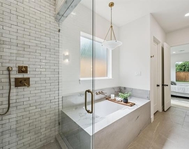 6244 Richmond Avenue - Photo Thumbnail 14