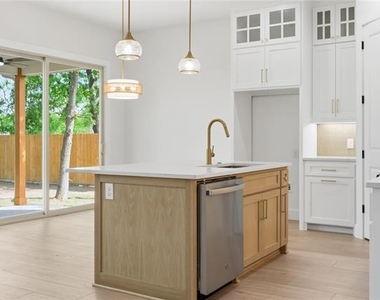 200 Dover Drive - Photo Thumbnail 13