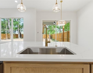 200 Dover Drive - Photo Thumbnail 12