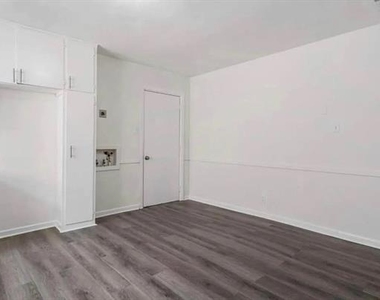 1529 E King Street - Photo Thumbnail 9