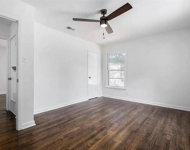 1529 E King Street - Photo Thumbnail 5