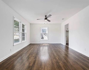 1529 E King Street - Photo Thumbnail 2