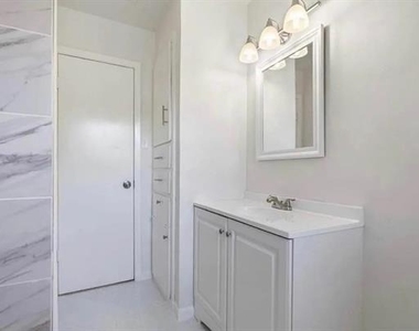 1529 E King Street - Photo Thumbnail 6