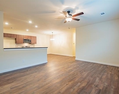 656 Wheatfield Drive - Photo Thumbnail 5