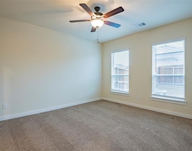 656 Wheatfield Drive - Photo Thumbnail 14