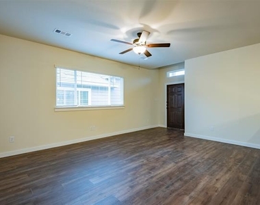 656 Wheatfield Drive - Photo Thumbnail 7