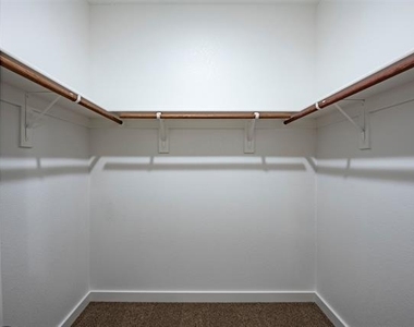656 Wheatfield Drive - Photo Thumbnail 18