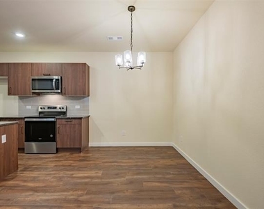 656 Wheatfield Drive - Photo Thumbnail 8