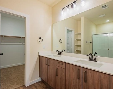 656 Wheatfield Drive - Photo Thumbnail 16