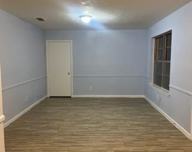 1102 11th Street - Photo Thumbnail 5