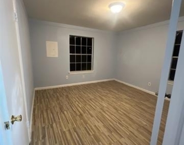 1102 11th Street - Photo Thumbnail 6