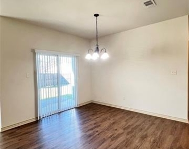 214 Lasso Court - Photo Thumbnail 4
