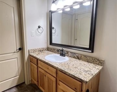 214 Lasso Court - Photo Thumbnail 10