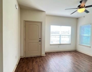 214 Lasso Court - Photo Thumbnail 1