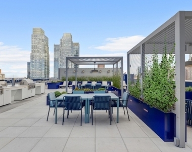 W 38th Street - Photo Thumbnail 9