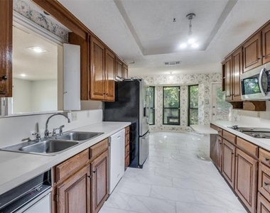 2719 Sunrise Drive - Photo Thumbnail 9