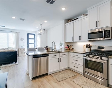 7605 Reis Lane - Photo Thumbnail 9