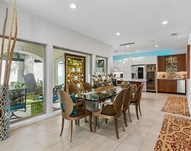 2001 Saint Charles Place - Photo Thumbnail 18