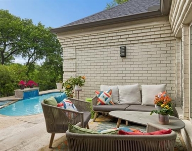 2001 Saint Charles Place - Photo Thumbnail 23