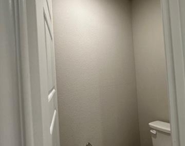 6024 Pitcher Way - Photo Thumbnail 30