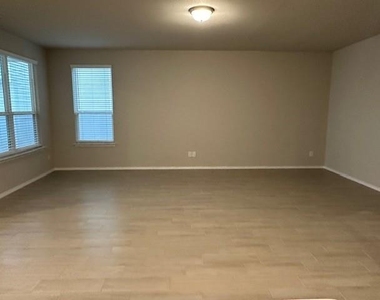 6024 Pitcher Way - Photo Thumbnail 11