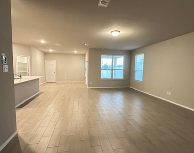 6024 Pitcher Way - Photo Thumbnail 10