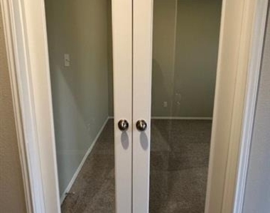 6024 Pitcher Way - Photo Thumbnail 8