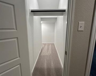 6024 Pitcher Way - Photo Thumbnail 12