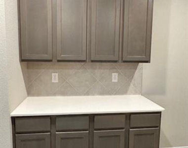 6024 Pitcher Way - Photo Thumbnail 5