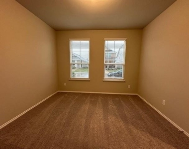 6024 Pitcher Way - Photo Thumbnail 9
