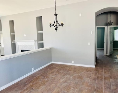 548 Kerry Street - Photo Thumbnail 15