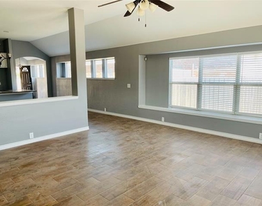 548 Kerry Street - Photo Thumbnail 9
