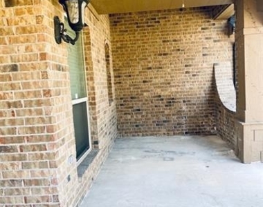 548 Kerry Street - Photo Thumbnail 33