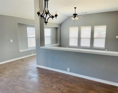 548 Kerry Street - Photo Thumbnail 8