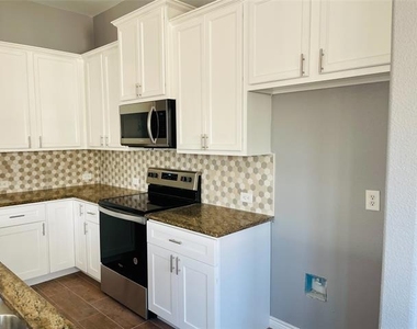 548 Kerry Street - Photo Thumbnail 5