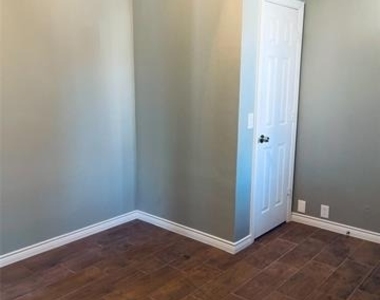 548 Kerry Street - Photo Thumbnail 28