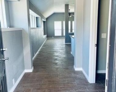 548 Kerry Street - Photo Thumbnail 1