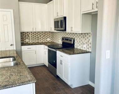 548 Kerry Street - Photo Thumbnail 6