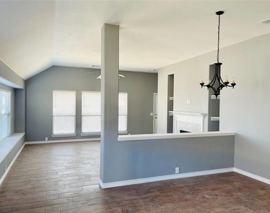 548 Kerry Street - Photo Thumbnail 14