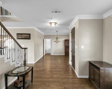 7306 Waterbury Drive - Photo Thumbnail 3