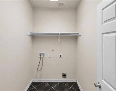 7306 Waterbury Drive - Photo Thumbnail 13