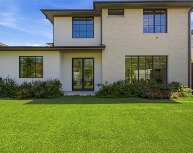 9855 Kingsway Avenue - Photo Thumbnail 33