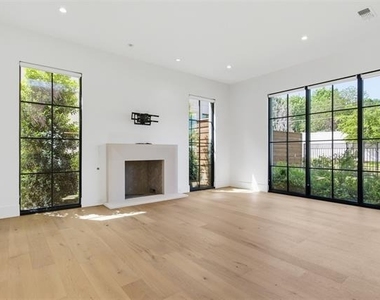 9855 Kingsway Avenue - Photo Thumbnail 11