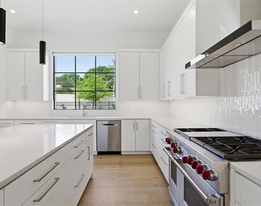 9855 Kingsway Avenue - Photo Thumbnail 16
