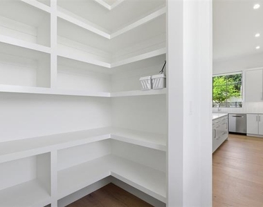 9855 Kingsway Avenue - Photo Thumbnail 19