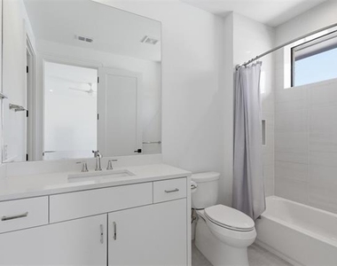9855 Kingsway Avenue - Photo Thumbnail 27