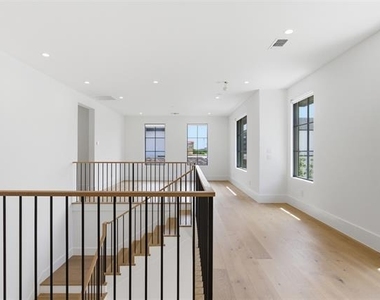 9855 Kingsway Avenue - Photo Thumbnail 23