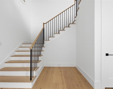 9855 Kingsway Avenue - Photo Thumbnail 22