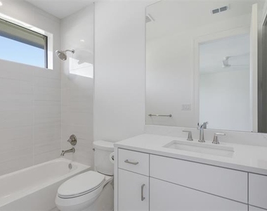 9855 Kingsway Avenue - Photo Thumbnail 30