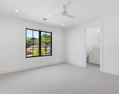 9855 Kingsway Avenue - Photo Thumbnail 29